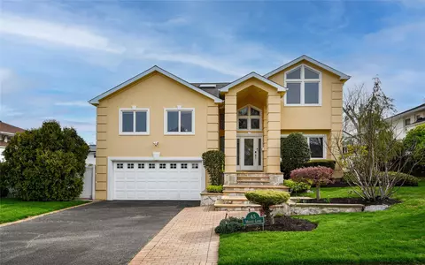45 Merry Ln, Jericho, NY 11753