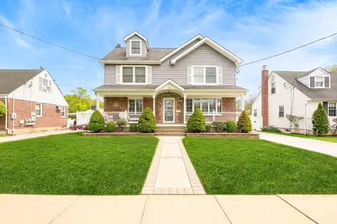 3556 Taft St, Wantagh, NY 11793