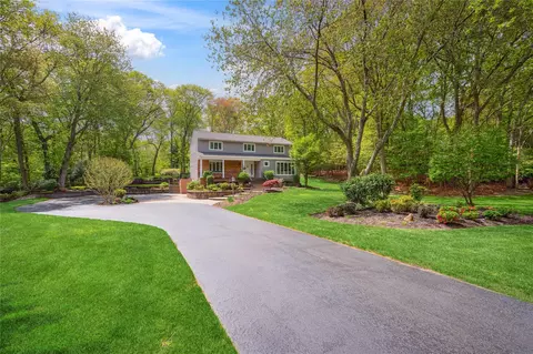 6 York Ct, Northport, NY 11768