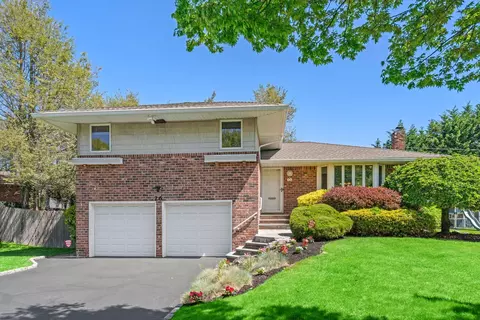 26 Mellow Ln, Jericho, NY 11753