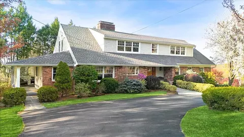 29 Barrett Rd, Katonah, NY 10536