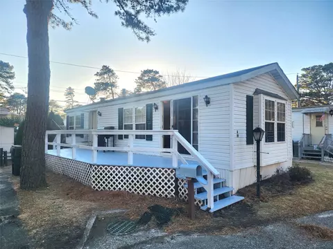 525 Riverleigh Ave #A19, Riverhead, NY 11901