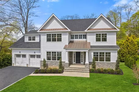 20 Carthage Ln, Scarsdale, NY 10583