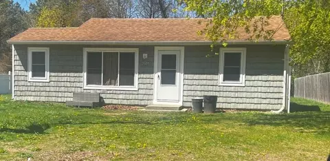 650 Hoffman Ave, Bellport, NY 11713