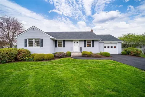 24 Heath Rd, Fishkill, NY 12524