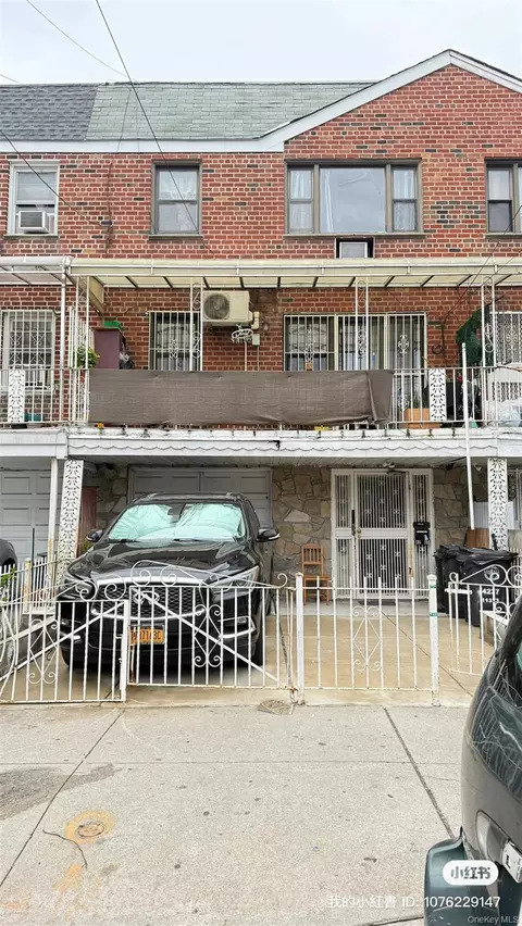 4237 Gleane St, Elmhurst, NY 11373