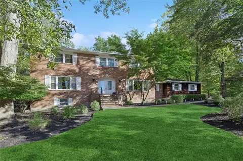 20 Rolling Ridge Rd, Clarkstown, NY 10956