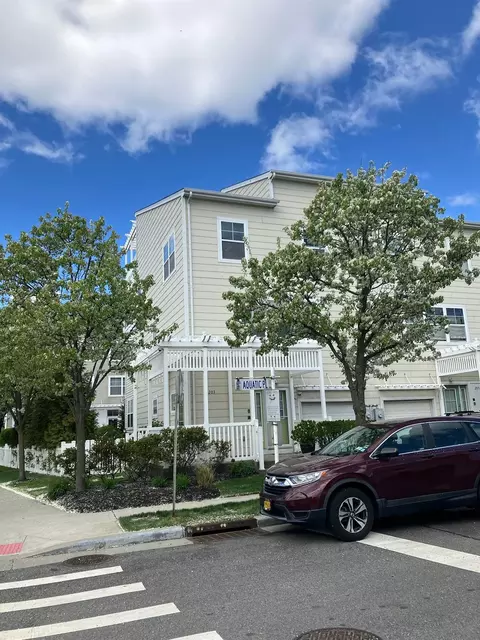 203 Aquatic Pl, New York, NY 11692