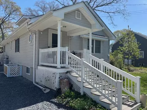 1434 Roanoke Ave, Riverhead, NY 11901