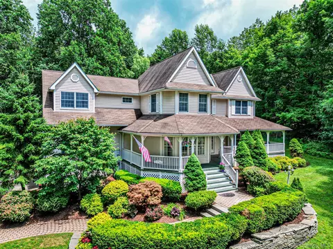 84 Meadow Ridge Rd, Warwick, NY 10990
