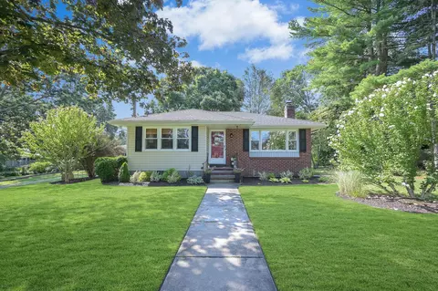 6 Lolly Ln, Centereach, NY 11720
