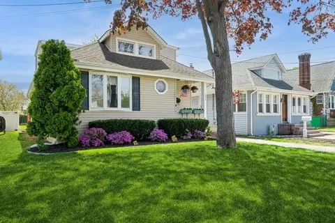 1050 Lakeside Pl, Baldwin, NY 11510