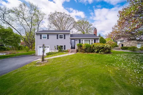 26 Willow Ln, New Windsor, NY 12553