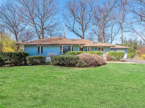 20 The Hemlocks, North Hempstead, NY 11576