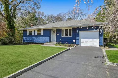 127 Jamaica Ave, Medford, NY 11763