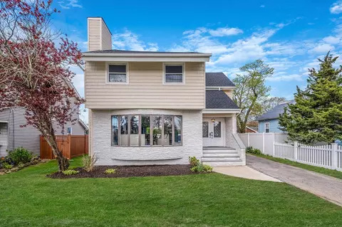 219 S Bayview Ave, Amityville, NY 11701
