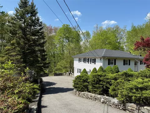 2355 Vista Ct, Yorktown, NY 10598