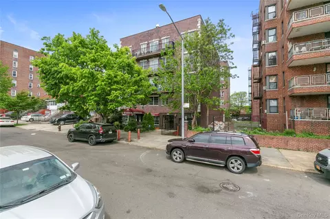108-27 63rd Ave #4B, Forest Hills, NY 11375