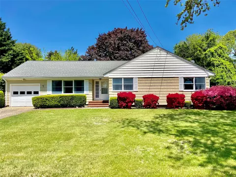 265 Custer Ave, Southold, NY 11971