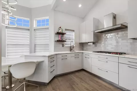 57 Roundtop Rd, Yonkers, NY 10710