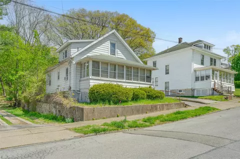 17 Lawrence Rd, Poughkeepsie, NY 12601