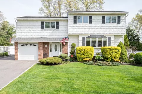 98 Morewood Dr, Smithtown, NY 11787
