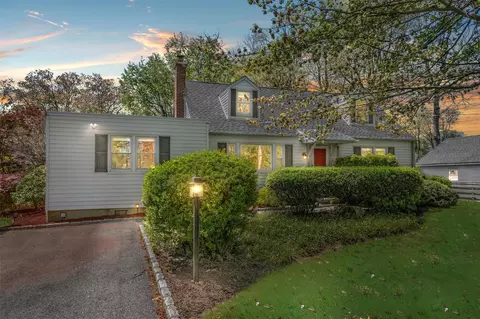 2667 Quaker Church Rd, Yorktown, NY 10598