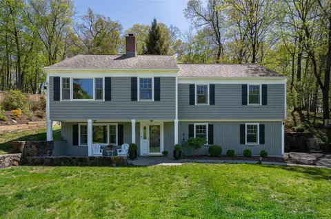 35 Cliffside Ln, Mount Kisco, NY 10549