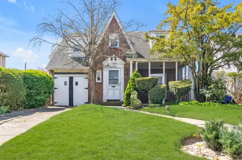 444 W Olive St, Long Beach, NY 11561