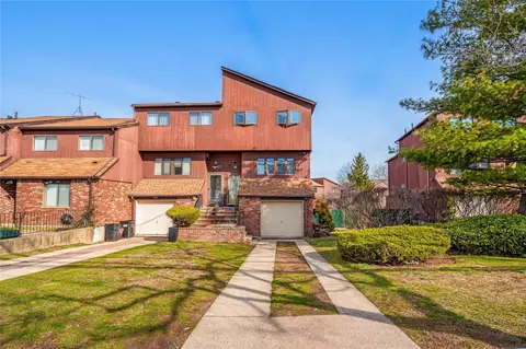 995 W Fingerboard Rd, Staten Island, NY 10304
