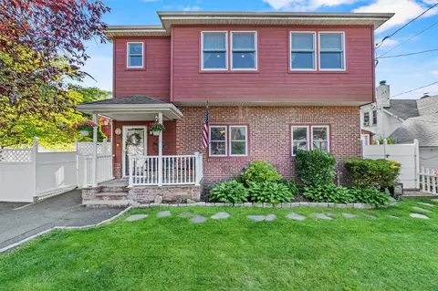 162 Lake Shore Dr, Mahopac, NY 10541