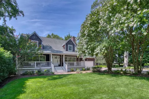 1065 W Mill Rd, Mattituck, NY 11952