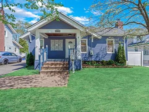 565 Baldwin Ave, Baldwin, NY 11510