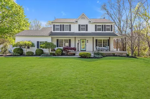 7 Karen Ct, Wading River, NY 11792
