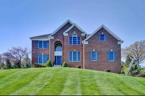 71 Thistle Ln, East Fishkill, NY 12533