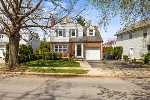 601 Cornwell Ave, Malverne, NY 11565