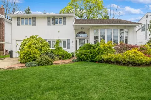 2332 Plymouth Pl, East Meadow, NY 11554