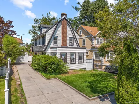 47-18 163 St, Flushing, NY 11358