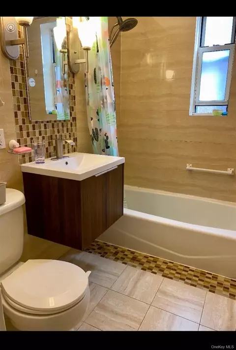 134-39 Blossom Ave #3C, Flushing, NY 11355