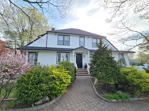 9 Hill Ct, Whitestone, NY 11357