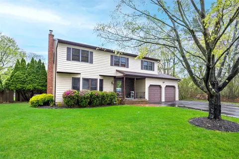 2 Heritage Ln, Miller Place, NY 11764