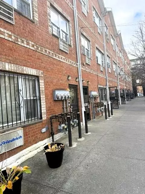 582 Van Siclen Ave #3, Brooklyn, NY 11207