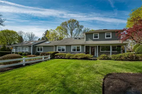 31 Burr Rd, East Northport, NY 11731