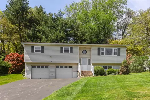 51 Brookside Rd, Mahopac, NY 10541