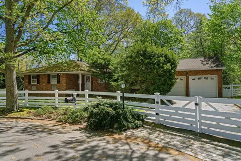 65 Preston St, Huntington, NY 11743