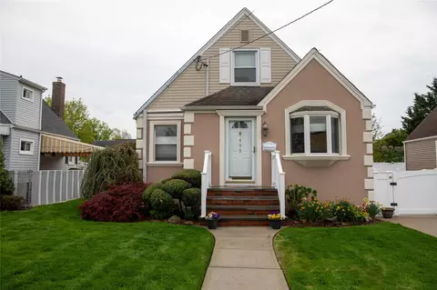455 Jackson Ave, North Hempstead, NY 11501