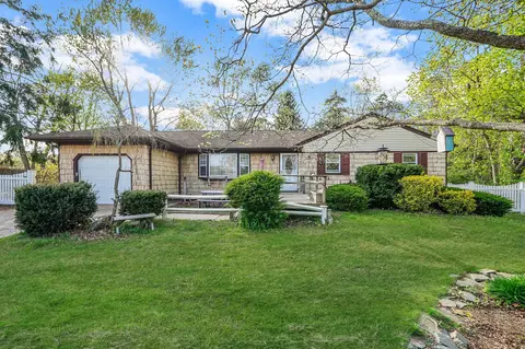 210 Oakdale Bohemia Rd, Bohemia, NY 11716