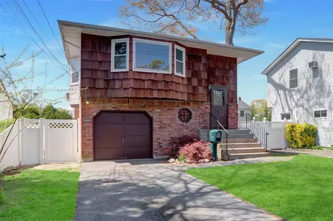 12 Wyant Ave, Lake Ronkonkoma, NY 11779