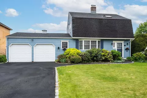 178 Harvard St, North Hempstead, NY 11590