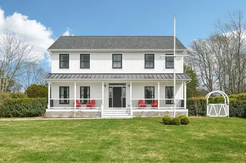 38 Baycrest Ave, Westhampton, NY 11977